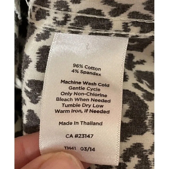 Talbots Sz 16P Petite Animal Leopard Print Button Up Blouse Wrinkle Resistant - Picture 7 of 10